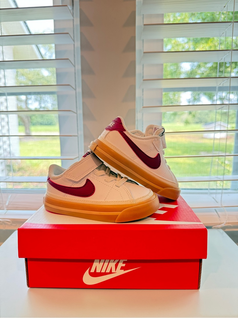 Nike White Kids Low-Top Sneakers with Burgundy Swoosh and Gum Sole